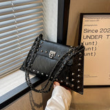 Vintage Chic Rivets Chain Bag - Timeless Turn-Lock Shoulder Purse for Trendy Women - Versatile Daily Companion